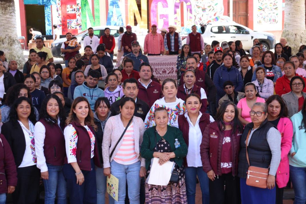 Gobierno de México tiende la mano a artesanas de Hidalgo damnificadas por lluvias