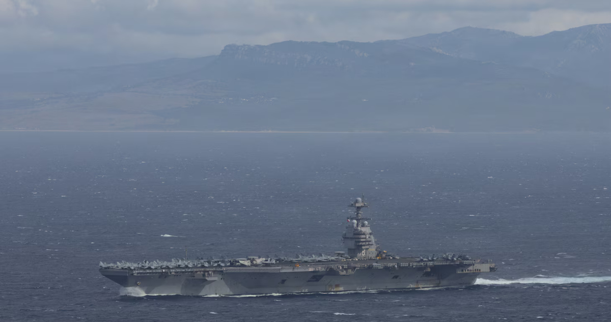 El portaaviones más grande de EE. UU. se dirige al Caribe; Maduro activa despliegue militar en defensa