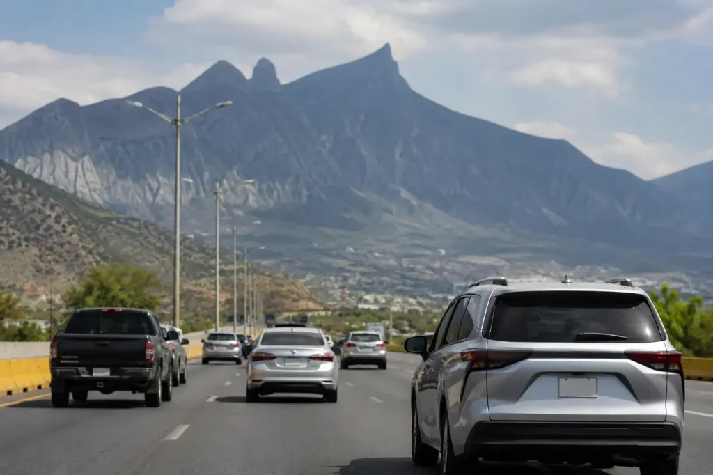 Pase Turístico ya no va: Nuevo León cancela el permiso para autos foráneos
