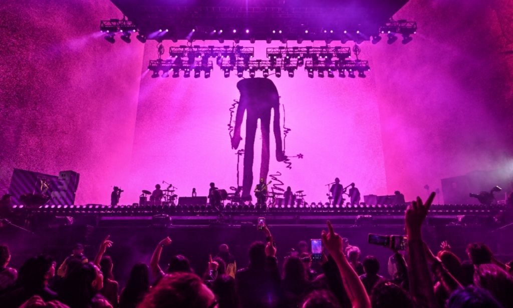 Zoé llega hoy al cine: 27 canciones y seis noches para revivir el concierto
