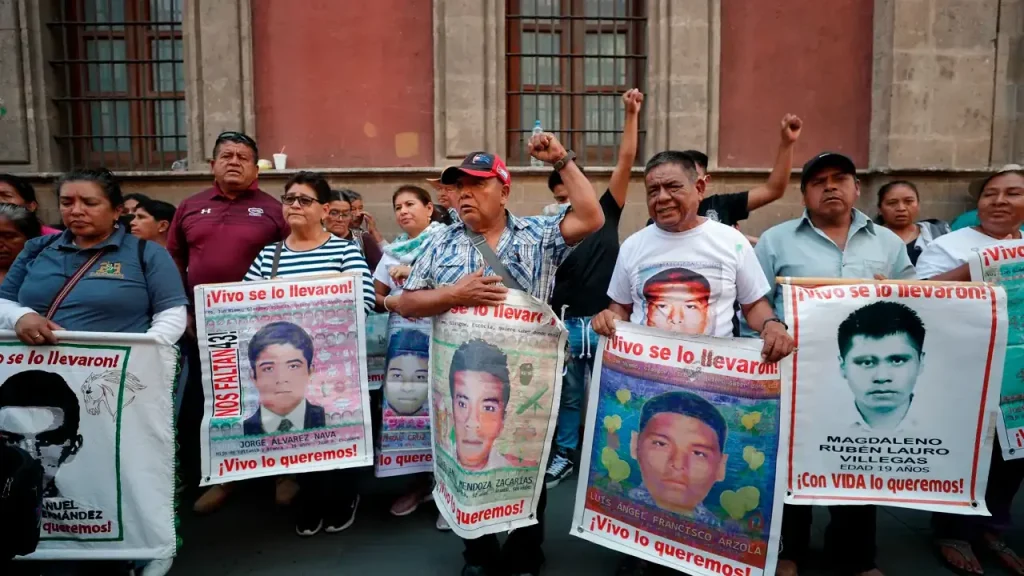 Ayotzinapa entra en una nueva etapa: Sheinbaum anuncia informe con nuevas líneas de investigación