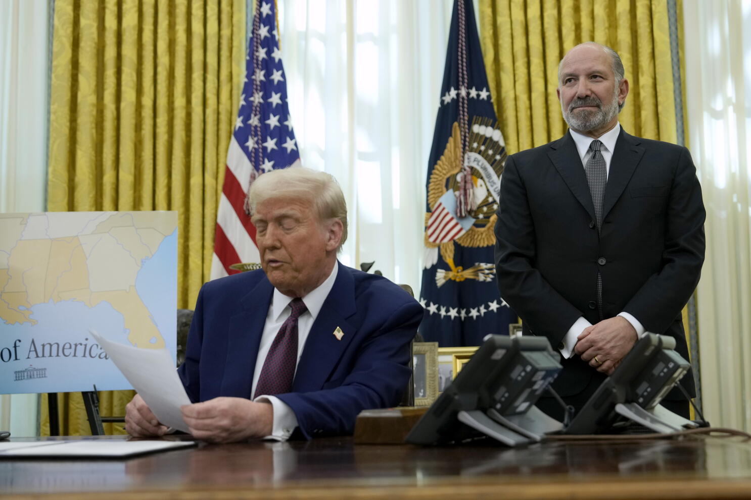 Trump da marcha atrás en parte de sus aranceles a Canadá antes de elecciones