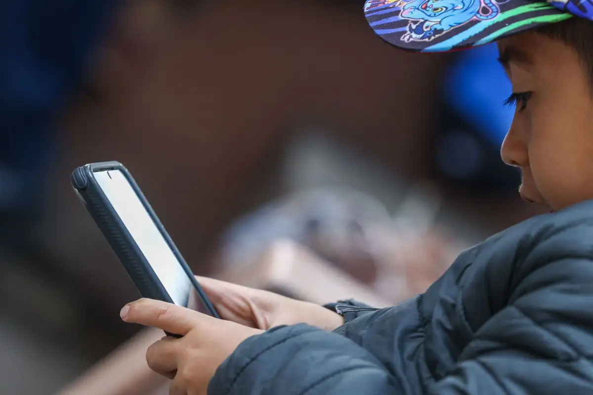 El 85% de los niños mexicanos ya utiliza internet; especialistas advierten nuevos riesgos digitales