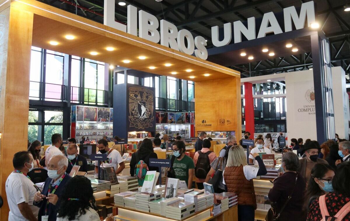 Feria del Libro de la UNAM reúne a casi 40 mil visitantes y celebra la literatura internacional