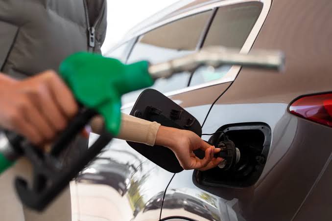 México refuerza el apoyo a combustibles: Hacienda cubre el IEPS del diésel