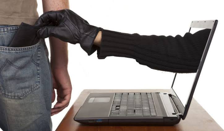 Comprar con una IA ya preocupa a los bancos: alertan por fraudes y datos financieros